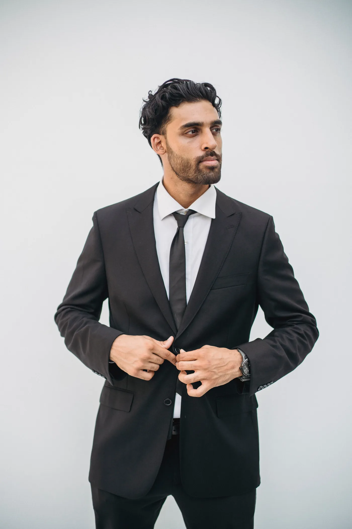 Retrato profissional de empresária com iluminação suave de estúdio e postura confiante no Tatuapé